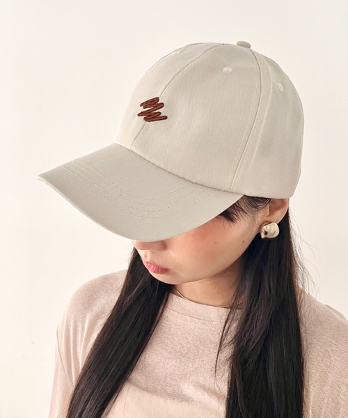 wears（ウェアーズ）の「８色展開 フロントワンポイントロゴキャップ ベースボールキャップ（キャップ・レディース・ベージュ/グレー/グリーン/ブラック/ホワイト/アイボリー/レッド/ブラウン・FREE）」の22枚目の写真