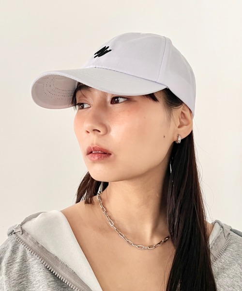 wears（ウェアーズ）の「８色展開 フロントワンポイントロゴキャップ ベースボールキャップ（キャップ・レディース・ベージュ/グレー/グリーン/ブラック/ホワイト/アイボリー/レッド/ブラウン・FREE）」の11枚目の写真