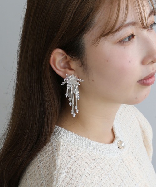 colleca la(コレカラ)の「ボリュームビーズフリンジピアス(ピアス(両耳用)・レディース・ホワイト/ブラック・FREE)」の9枚目の写真