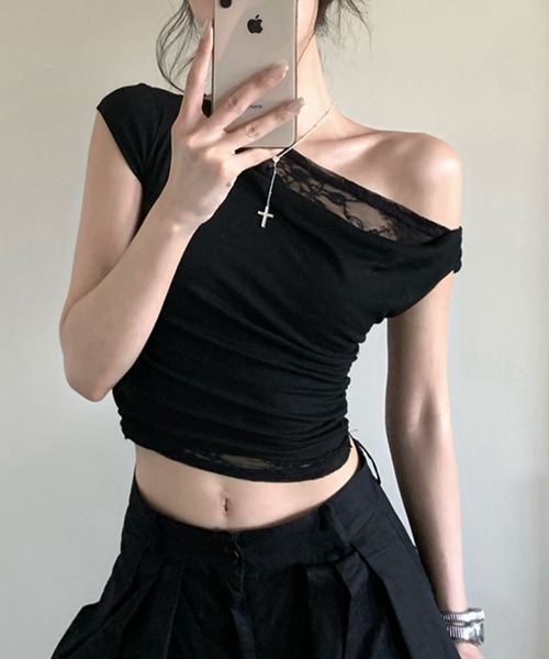 Kuroba(クロバ)の「ワンショルダーレースクロップド丈Tシャツ(Tシャツ/カットソー・レディース・ブラック/オフホワイト・FREE)」の10枚目の写真
