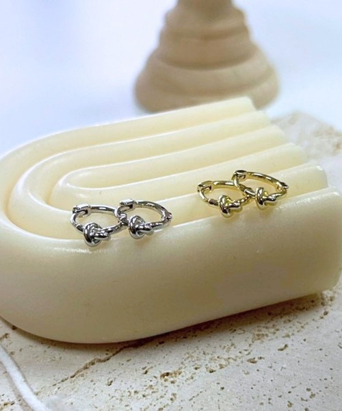 almo（アルモ）の「【456870】メンズノットフープピアス/ペア(RO)（ピアス（両耳用）・メンズ・シルバー/ゴールド・FREE）」の6枚目の写真
