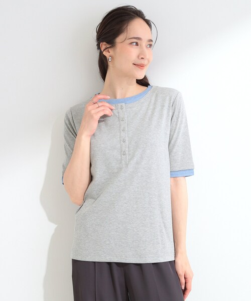 SHOO・LA・RUE(シューラルー)の「【S-LL/洗濯機可】二の腕隠れる 配色レイヤード風 ヘンリーネック5分袖Tシャツ(Tシャツ/カットソー・レディース・ブラック系4/ブラウン系その他5/グレー系4・04/03/02/01)」の4枚目の写真