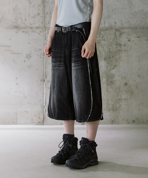 P.IN.O(ピインオ)の「カットオフバミューダデニムパンツ - ブラック(その他パンツ・メンズ・その他・SMALL/MEDIUM/LARGE/X-LARGE)」の2枚目の写真