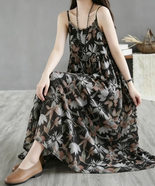 &soiree(アンドソワレ)の「レトロフラワーシアーフレアキャミワンピース(ワンピース・レディース・カーキ/ブラック・X-LARGE/LARGE/MEDIUM)」の5枚目の写真