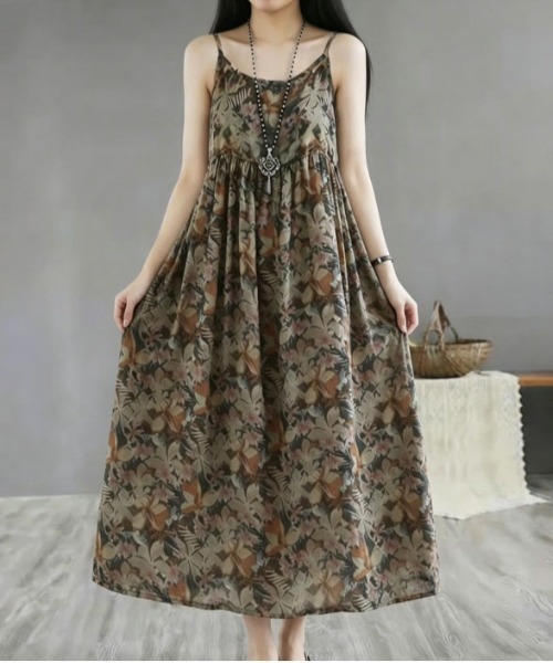 &soiree(アンドソワレ)の「レトロフラワーシアーフレアキャミワンピース(ワンピース・レディース・カーキ/ブラック・X-LARGE/LARGE/MEDIUM)」の6枚目の写真