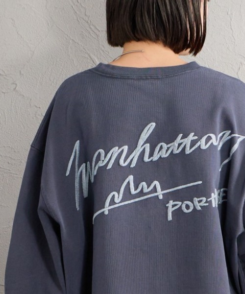 Manhattan Portage（マンハッタンポーテージ）の「[MANHATTAN PORTAGE/マンハッタンポーテージ] 別注 ピグメント染め 手描き風ロゴ刺繍ロングスリーブTシャツ（Tシャツ/カットソー・レディース・チャコール/グレー/アイボリー・XL/M/L/S）」の21枚目の写真