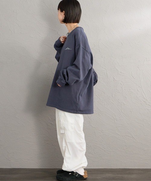 Manhattan Portage（マンハッタンポーテージ）の「[MANHATTAN PORTAGE/マンハッタンポーテージ] 別注 ピグメント染め 手描き風ロゴ刺繍ロングスリーブTシャツ（Tシャツ/カットソー・レディース・チャコール/グレー/アイボリー・XL/M/L/S）」の18枚目の写真