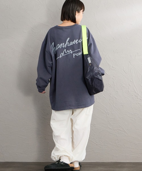 Manhattan Portage（マンハッタンポーテージ）の「[MANHATTAN PORTAGE/マンハッタンポーテージ] 別注 ピグメント染め 手描き風ロゴ刺繍ロングスリーブTシャツ（Tシャツ/カットソー・レディース・チャコール/グレー/アイボリー・XL/M/L/S）」の19枚目の写真