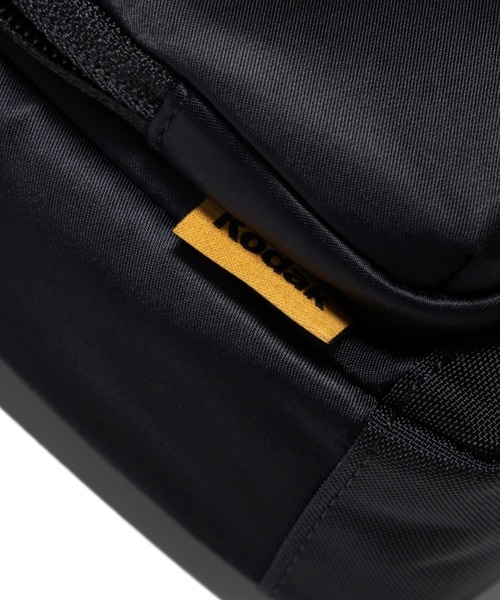 KODAK（コダック）の「コダックアパレル  Essential Square Mini Cross Bag 2.0（ショルダーバッグ・メンズ・ブラック・ﾌﾘ-）」の4枚目の写真
