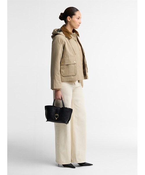 Barbour(バブアー)の「Terrington シャワープルーフジャケット(レディース)(ブルゾン・レディース・ネイビー/ベージュ/オリーブ・8/10)」の4枚目の写真