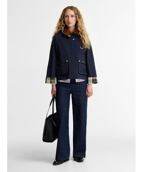 Barbour(バブアー)の「Terrington シャワープルーフジャケット(レディース)(ブルゾン・レディース・ネイビー/ベージュ/オリーブ・8/10)」の16枚目の写真