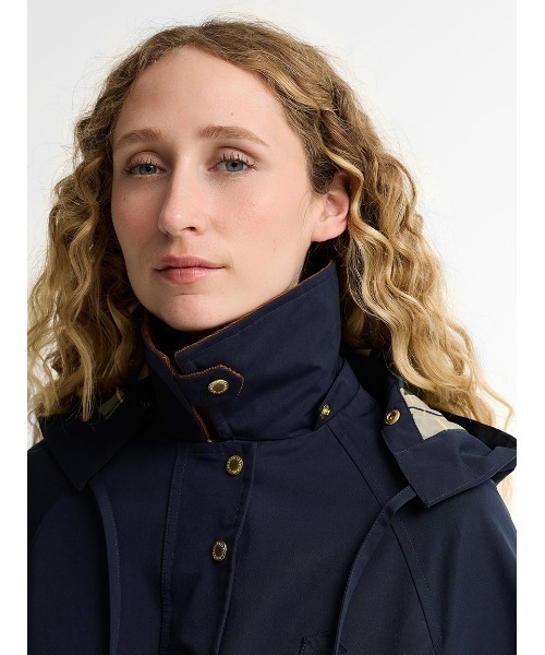 Barbour(バブアー)の「Terrington シャワープルーフジャケット(レディース)(ブルゾン・レディース・ネイビー/ベージュ/オリーブ・8/10)」の18枚目の写真
