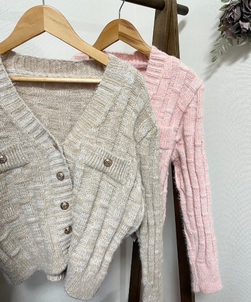 Lips(リップス)の「上品な金ボタンがアクセント!インナー付きで着こなしの幅が広がるニットカーディガン(カーディガン/ボレロ・レディース・ブラック/ホワイト・FREE)」の9枚目の写真