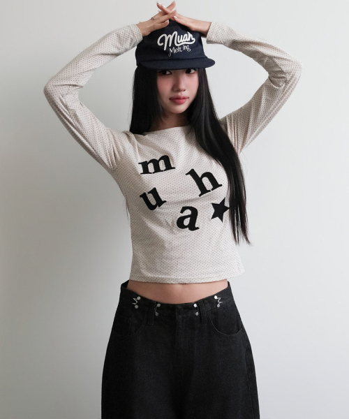 muahmuah（ムーアムーア）の「ドットパッチロゴ 長袖Tシャツ [オートミール]（Tシャツ/カットソー・レディース・その他・FREE）」の3枚目の写真