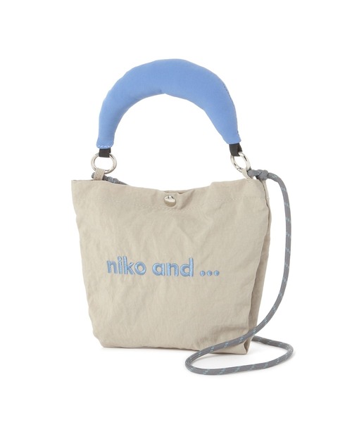 niko and...（ニコアンド）の「ニコロゴパフハンドルミニショルダーバッグ（ショルダーバッグ・レディース・ベージュ/ブラック/その他1・0）」の3枚目の写真