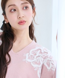 Rose Tiara（ローズティアラ）の「レース×ビーズ使いVネックニットプルオーバー（ニット/セーター）」