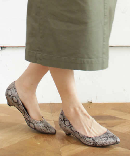 SESTO（セスト）の「ポインテッドトゥローヒールパンプス（パンプス・レディース・ピンク系その他/ブルー系その他/パイソン/グレー/グレー系その他/ブラック系その他/グレー系その他2/ネイビー/ピンク/レッド系その他/レオパード/ブラック・3L/M/S/SS/L/LL）」の12枚目の写真