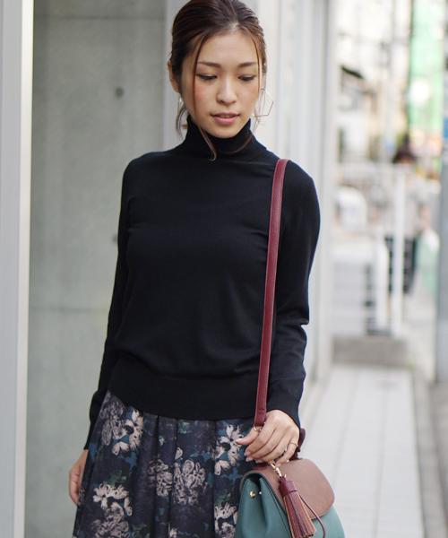 laboratory work(ラボラトリーワーク)の「ウォッシャブルレーヨンウールタートル(ニット/セーター・レディース・ブラック/ネイビー/グレー/キャメル/レッド・MEDIUM)」の22枚目の写真