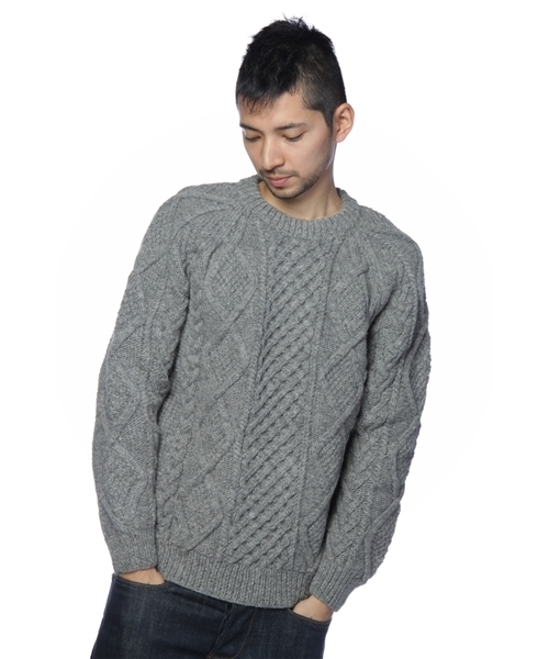 BEAUTY&YOUTH UNITED ARROWS（ビューティーアンドユースユナイテッドアローズ）の「BY アラン クルーネックニット (mg1101bN)　§　◆（ニット/セーター・メンズ・グレー/ナチュラル/レッド/ネイビー・LARGE/MEDIUM/SMALL）」の2枚目の写真