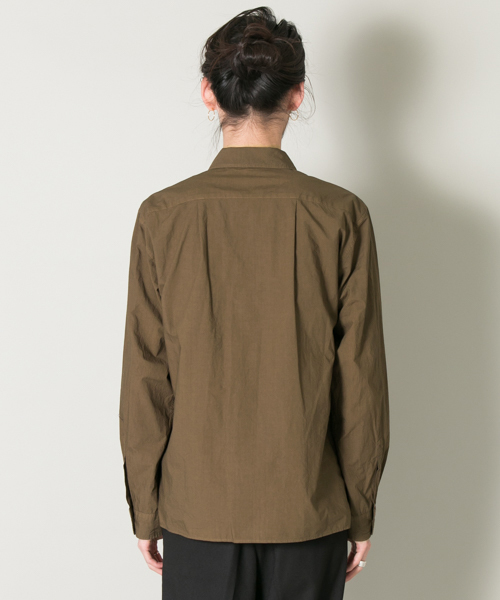 MHL.（エムエイチエル）の「【TVドラマ着用】MHL.×UR  別注C/L POPLIN SHT（シャツ/ブラウス・メンズ・ブルー/カーキ・MEDIUM/LARGE）」の5枚目の写真