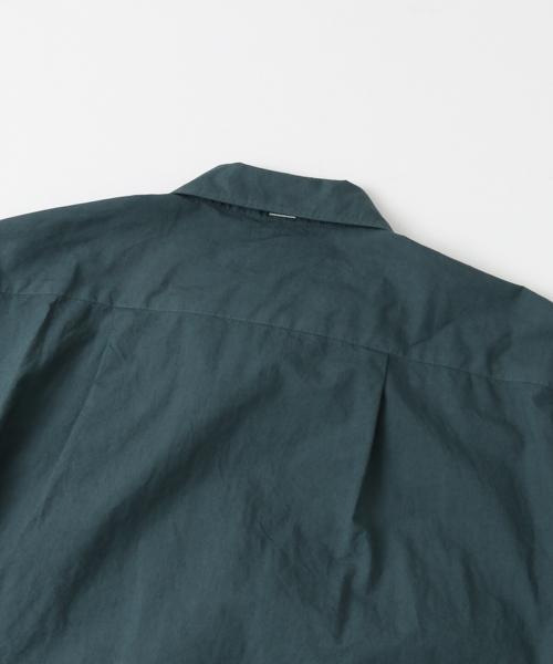 MHL.（エムエイチエル）の「【TVドラマ着用】MHL.×UR  別注C/L POPLIN SHT（シャツ/ブラウス・メンズ・ブルー/カーキ・MEDIUM/LARGE）」の18枚目の写真