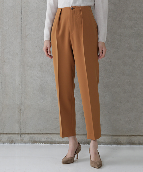 H Standard アッシュ スタンダード の クロップドテーパードパンツ その他パンツ Wear