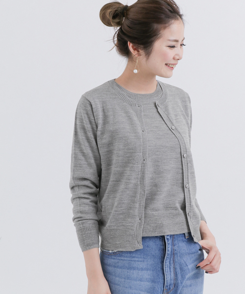 URBAN RESEARCH Sonny Label（アーバンリサーチサニーレーベル）の「ウォッシャブルウールクルーネックカーディガン（カーディガン/ボレロ・レディース・ブラック/ブラウン/グレー/オフホワイト・FREE）」の4枚目の写真