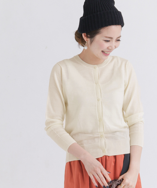 URBAN RESEARCH Sonny Label（アーバンリサーチサニーレーベル）の「ウォッシャブルウールクルーネックカーディガン（カーディガン/ボレロ・レディース・ブラック/ブラウン/グレー/オフホワイト・FREE）」の2枚目の写真