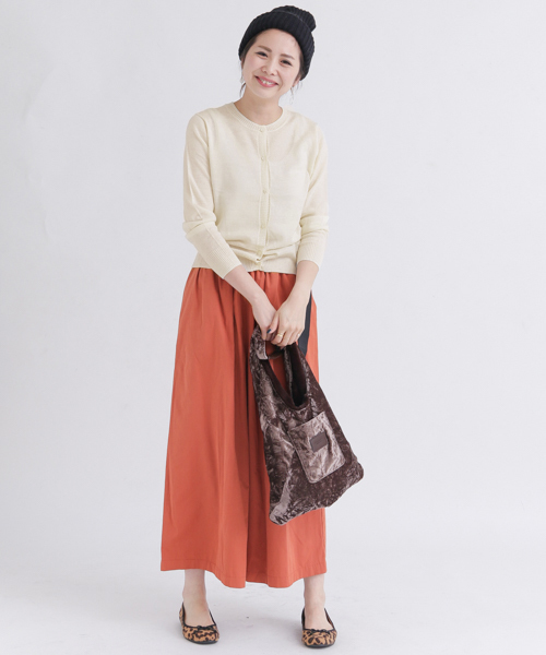 URBAN RESEARCH Sonny Label（アーバンリサーチサニーレーベル）の「ウォッシャブルウールクルーネックカーディガン（カーディガン/ボレロ・レディース・ブラック/ブラウン/グレー/オフホワイト・FREE）」の15枚目の写真