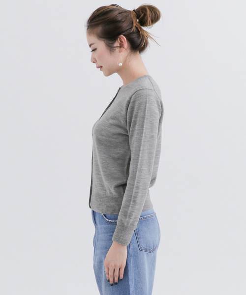 URBAN RESEARCH Sonny Label（アーバンリサーチサニーレーベル）の「ウォッシャブルウールクルーネックカーディガン（カーディガン/ボレロ・レディース・ブラック/ブラウン/グレー/オフホワイト・FREE）」の22枚目の写真