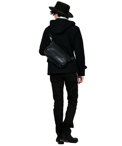 ８(eight)（エイト）の「PUレザー メッセンジャーバッグ シンプル（メッセンジャーバッグ・メンズ・ブラック・FREE）」の2枚目の写真