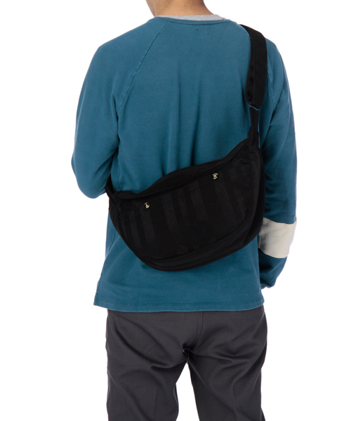 PORTER（ポーター）の「PORTER TANGO BLACK SHOULDER BAG <B印 YOSHIDA SELECT>（ショルダーバッグ・メンズ・ブラック・ONE SIZE）」の15枚目の写真
