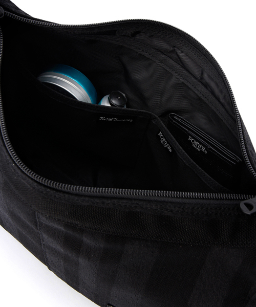 PORTER（ポーター）の「PORTER TANGO BLACK SHOULDER BAG <B印 YOSHIDA SELECT>（ショルダーバッグ・メンズ・ブラック・ONE SIZE）」の7枚目の写真