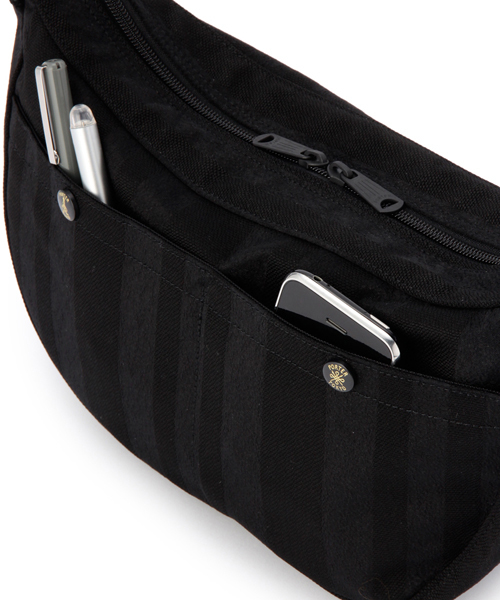 PORTER（ポーター）の「PORTER TANGO BLACK SHOULDER BAG <B印 YOSHIDA SELECT>（ショルダーバッグ・メンズ・ブラック・ONE SIZE）」の8枚目の写真