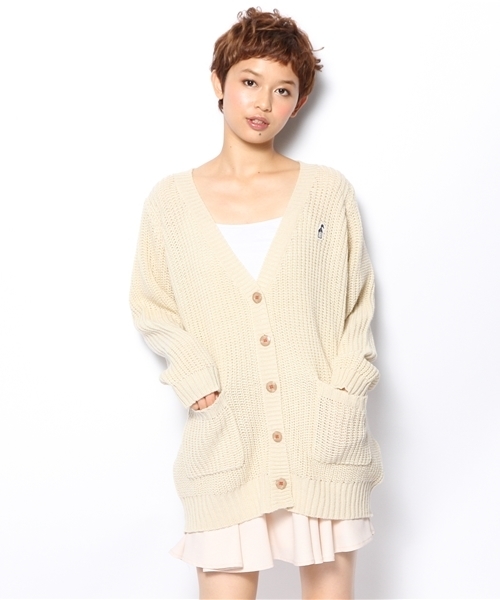 POU DOU DOU（プードゥドゥ）の「ワッペン付き畦編みカーディガン（カーディガン/ボレロ・レディース・キャメル/アイボリー/ネイビー・03）」の2枚目の写真