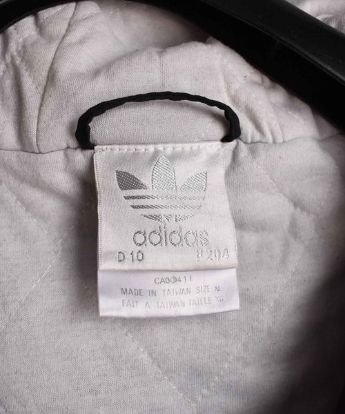 2]アディダス ワンポイント刺繍ロゴフルジップ中綿ナイロンジャケット古着フード adidas（アディダス）の「【ヴィンテージ古着】adidas