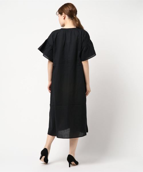 AMERICAN HOLIC（アメリカンホリック）の「フロント刺繍袖フレアワンピース＊（ワンピース・レディース・キャメル/ブラック/モカ・FREE）」の5枚目の写真
