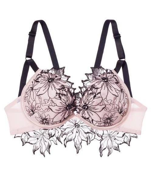 セール 脇のお肉を寄せ集め Pjで最大の谷間と盛り フェロモン