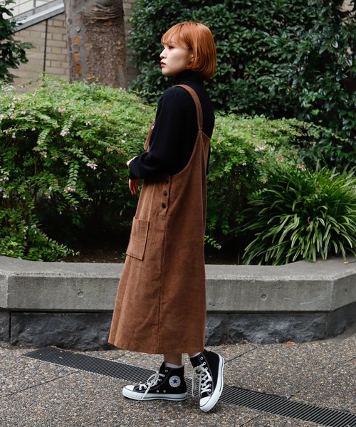 VANNIE U（ヴァニーユー）の「VANNIE U コーデュロイジャンパースカート（ワンピース・レディース・ベージュ/ブラウン・FREE）」の6枚目の写真