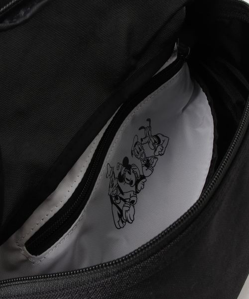 Manhattan Portage(マンハッタンポーテージ)の「Mickey Mouse Collection Brooklyn Bridge Waist Bag(ボディバッグ/ウエストポーチ・メンズ・ブラック・X-SMALL)」の4枚目の写真