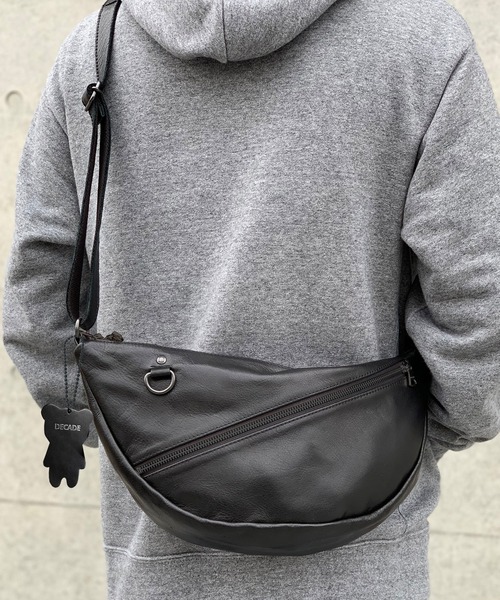 DECADE（ディケイド）の「ソフトホースレザー・ショルダーバッグDECADE(No-01226) Oiled Horse Leather Body Bag　ディケイド（ショルダーバッグ・メンズ・ブラック/ブラック系その他・フリー）」の8枚目の写真