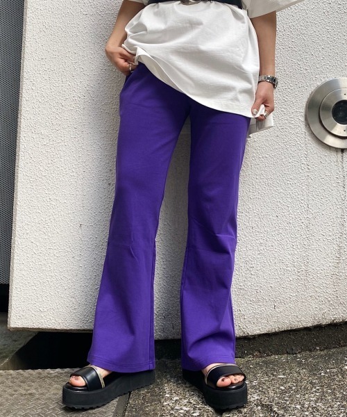 PAGEBOY（ページボーイ）の「バックスリットカットフレアパンツ（その他パンツ・レディース・ブラック/グレイッシュベージュ/パープル・FREE）」の3枚目の写真