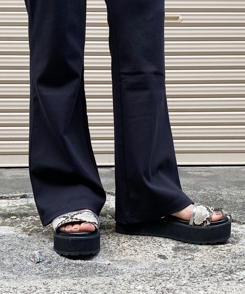 PAGEBOY（ページボーイ）の「バックスリットカットフレアパンツ（その他パンツ・レディース・ブラック/グレイッシュベージュ/パープル・FREE）」の14枚目の写真