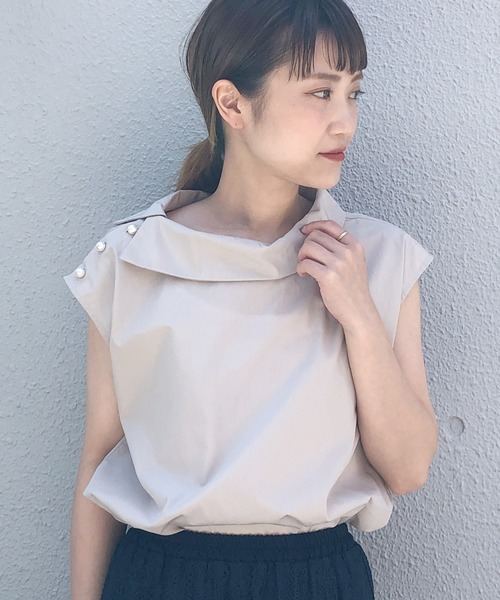 PICCIN(ピッチン)の「ロールカラーパールボタンブラウス(シャツ/ブラウス・レディース・ブラック/ベージュ/オフホワイト・M/L)」の3枚目の写真