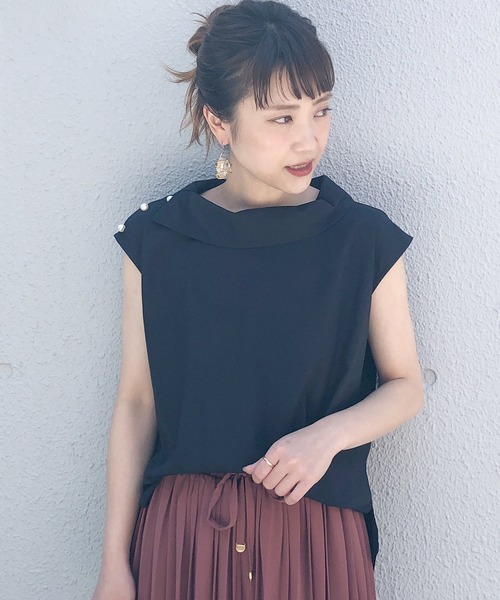 PICCIN(ピッチン)の「ロールカラーパールボタンブラウス(シャツ/ブラウス・レディース・ブラック/ベージュ/オフホワイト・M/L)」の2枚目の写真