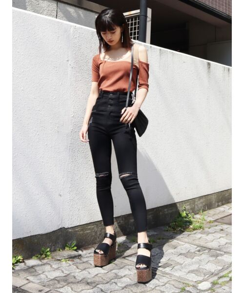 EMODA（エモダ）の「カッティングレイヤーフィットTシャツ（Tシャツ/カットソー・レディース・ブラック/ブラウン/ライム・FREE）」の7枚目の写真