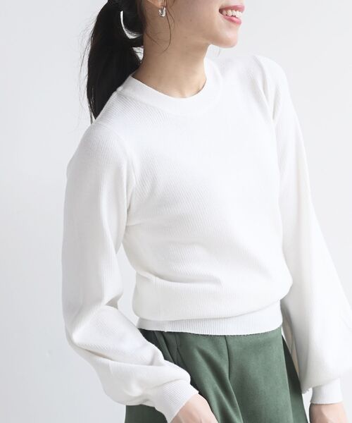 rps（アールピーエス）の「ボリューム袖クルーネックリブニットプルオーバー（ニット/セーター・レディース・チャコールグレー/ブラック/ダークグリーン/オフホワイト/ピンク/ラベンダー/ブラウン系その他/グレイッシュベージュ/ベージュ/ボルドー/オレンジ/ホワイト・M）」の17枚目の写真