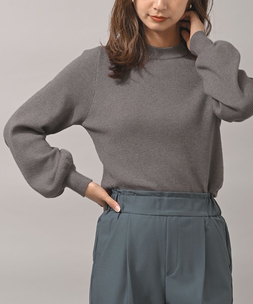 rps（アールピーエス）の「ボリューム袖クルーネックリブニットプルオーバー（ニット/セーター・レディース・チャコールグレー/ブラック/ダークグリーン/オフホワイト/ピンク/ラベンダー/ブラウン系その他/グレイッシュベージュ/ベージュ/ボルドー/オレンジ/ホワイト・M）」の4枚目の写真