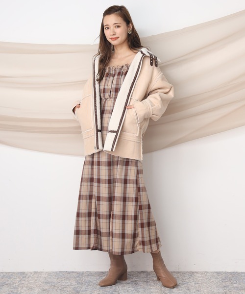 one after another NICE CLAUP（ワンアフターアナザーナイスクラップ）の「ムートンリバーシブルボアジャケット（ダウンジャケット/コート・レディース・ブラウン/モカ/アイボリー・FREE）」の17枚目の写真