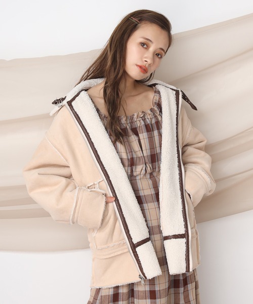 one after another NICE CLAUP（ワンアフターアナザーナイスクラップ）の「ムートンリバーシブルボアジャケット（ダウンジャケット/コート・レディース・ブラウン/モカ/アイボリー・FREE）」の18枚目の写真